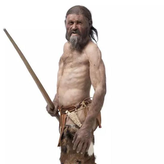 根据外貌特征，重新绘制的奥兹冰人生前的样子，身高约1.65米，体重61千克，年龄45岁。